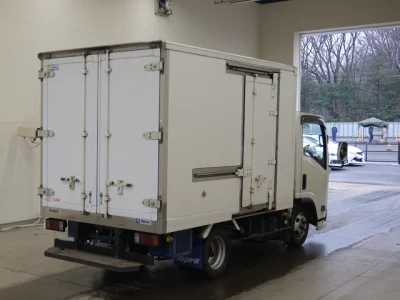 Isuzu ELF  с аукциона в Японии