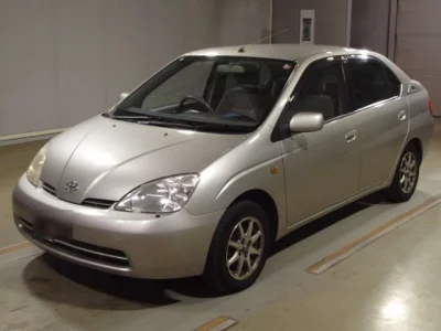 Toyota PRIUS  с аукциона в Японии