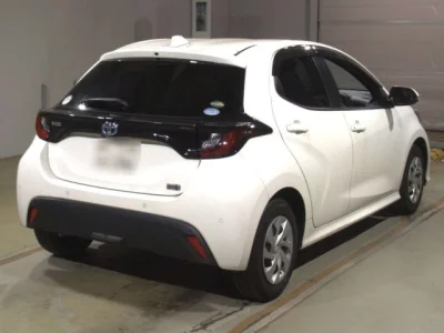 Toyota YARIS  с аукциона в Японии