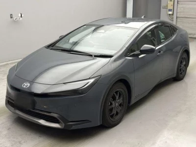 Toyota PRIUS  с аукциона в Японии