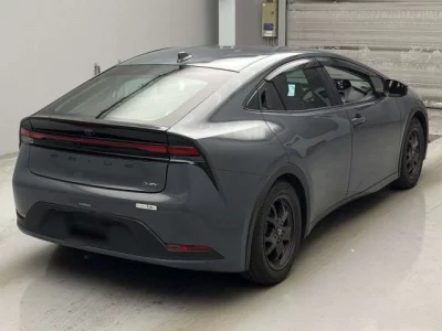 Toyota PRIUS  с аукциона в Японии