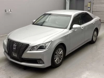 Toyota CROWN  с аукциона в Японии