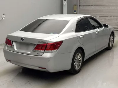 Toyota CROWN  с аукциона в Японии