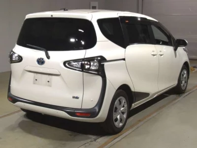 Toyota SIENTA  с аукциона в Японии