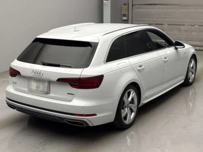 Audi A4  с аукциона в Японии