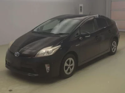 Toyota PRIUS  с аукциона в Японии