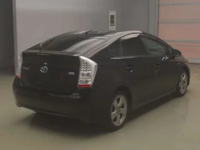 Toyota PRIUS  с аукциона в Японии