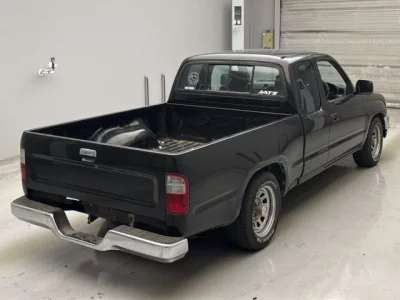 Toyota HILUX  с аукциона в Японии