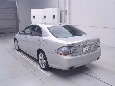Toyota CROWN  с аукциона в Японии