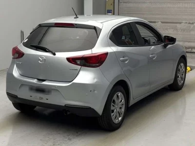 Mazda MAZDA2  с аукциона в Японии
