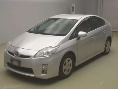 Toyota PRIUS  с аукциона в Японии