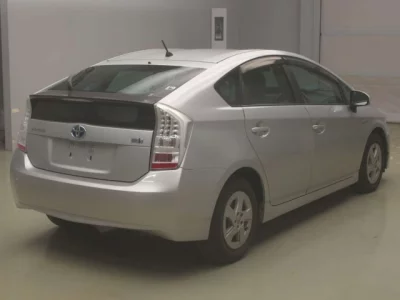 Toyota PRIUS  с аукциона в Японии
