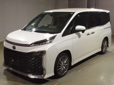 Toyota VOXY  с аукциона в Японии