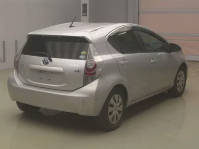 Toyota AQUA  с аукциона в Японии