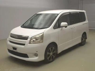 Toyota NOAH  с аукциона в Японии