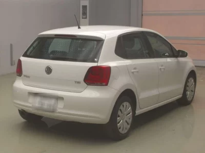Volkswagen POLO  с аукциона в Японии