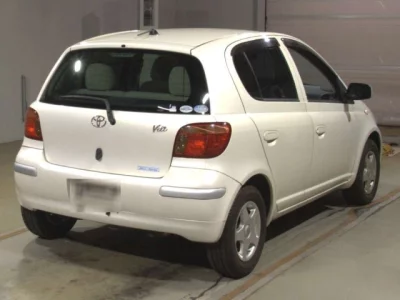 Toyota VITZ  с аукциона в Японии