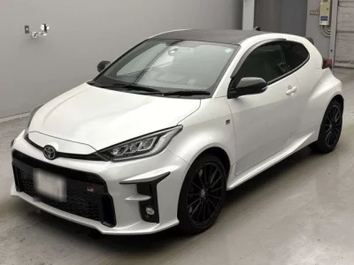 Toyota YARIS  с аукциона в Японии