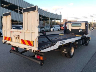 Toyota DYNA  с аукциона в Японии