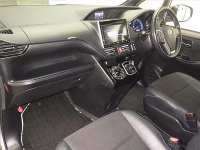 Toyota NOAH  с аукциона в Японии