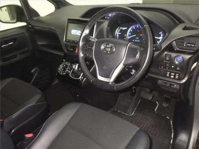 Toyota NOAH  с аукциона в Японии