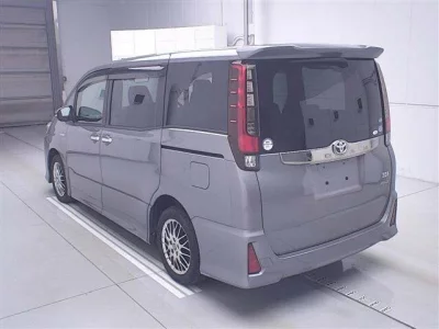 Toyota NOAH  с аукциона в Японии