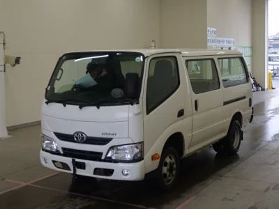 Toyota DYNA  с аукциона в Японии