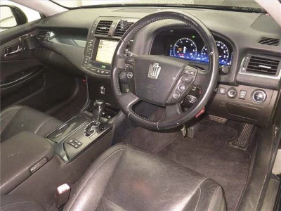 Toyota CROWN  с аукциона в Японии