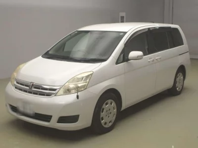 Toyota ISIS  с аукциона в Японии