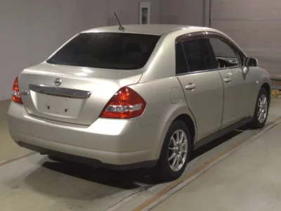 Nissan TIIDA LATIO  с аукциона в Японии