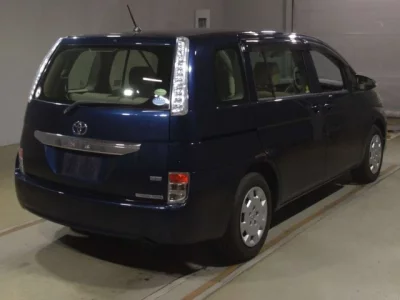 Toyota ISIS  с аукциона в Японии