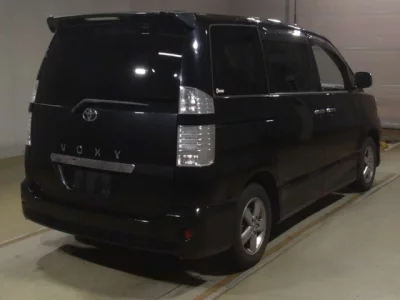 Toyota VOXY  с аукциона в Японии