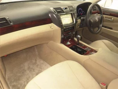 Lexus LS  с аукциона в Японии