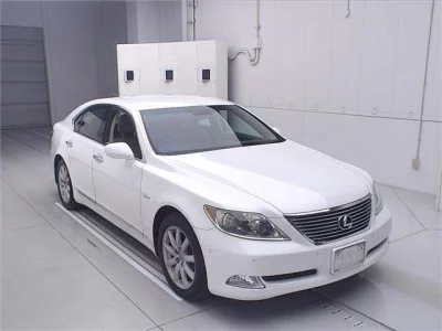 Lexus LS  с аукциона в Японии