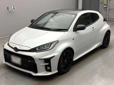 Toyota YARIS  с аукциона в Японии