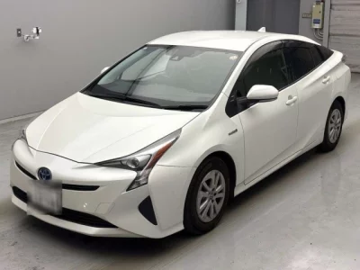 Toyota PRIUS  с аукциона в Японии