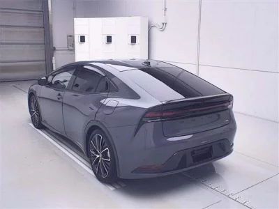 Toyota PRIUS  с аукциона в Японии