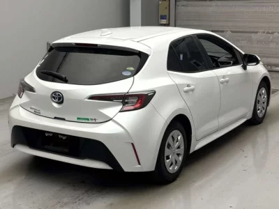 Toyota COROLLA SPORT  с аукциона в Японии