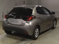 Toyota YARIS лот № 2360 оценка 5  с аукциона в Японии 1