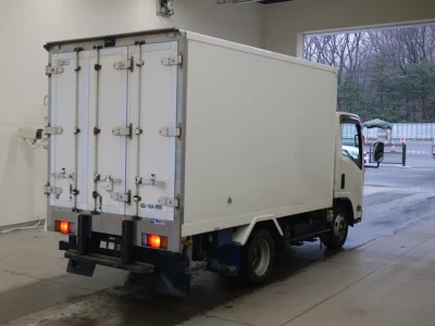 Isuzu ELF  с аукциона в Японии