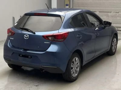 Mazda MAZDA2  с аукциона в Японии
