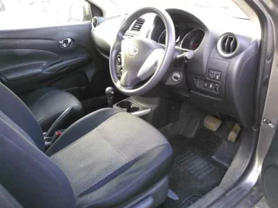 Nissan TIIDA LATIO  с аукциона в Японии