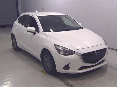 Mazda DEMIO  с аукциона в Японии