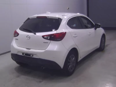 Mazda DEMIO  с аукциона в Японии