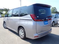 Toyota NOAH лот № 11050 оценка 4  с аукциона в Японии 1