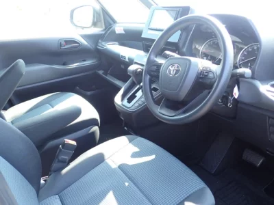 Toyota NOAH  с аукциона в Японии