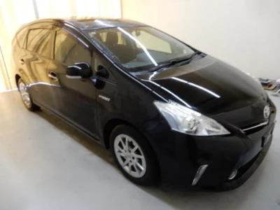 Toyota PRIUS ALPHA  с аукциона в Японии