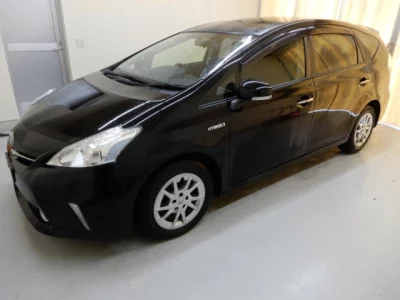Toyota PRIUS ALPHA  с аукциона в Японии