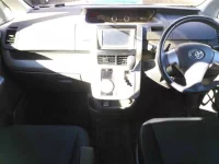 Toyota VOXY лот № 8206 оценка R  с аукциона в Японии 7