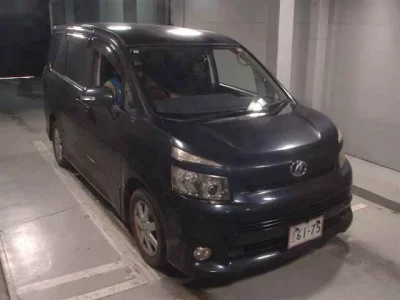 Toyota VOXY  с аукциона в Японии